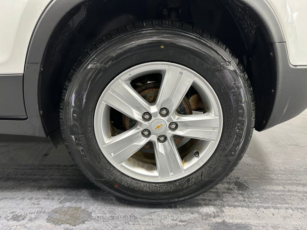 Used 2019 Chevrolet Trax LT w/ LT Convenience Package FWD image 5