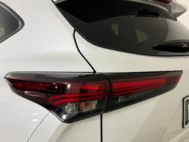 Used 2024 Toyota Highlander XSE FWD image 13