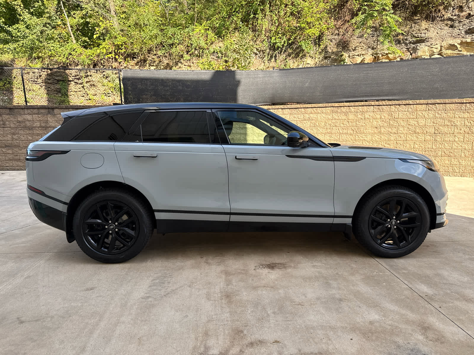 New 2026 Land Rover Range Rover Velar Dynamic SE image 7