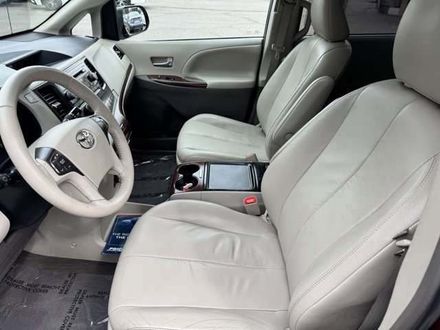Used 2012 Toyota Sienna XLE image 11