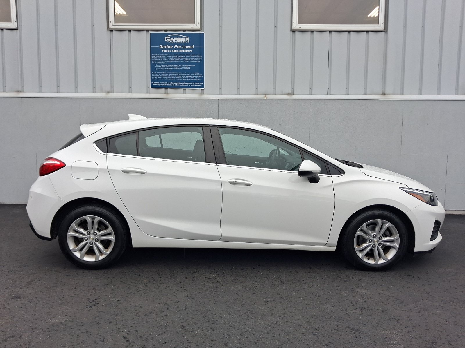 Used 2019 Chevrolet Cruze LT w/ Convenience Package FWD image 9