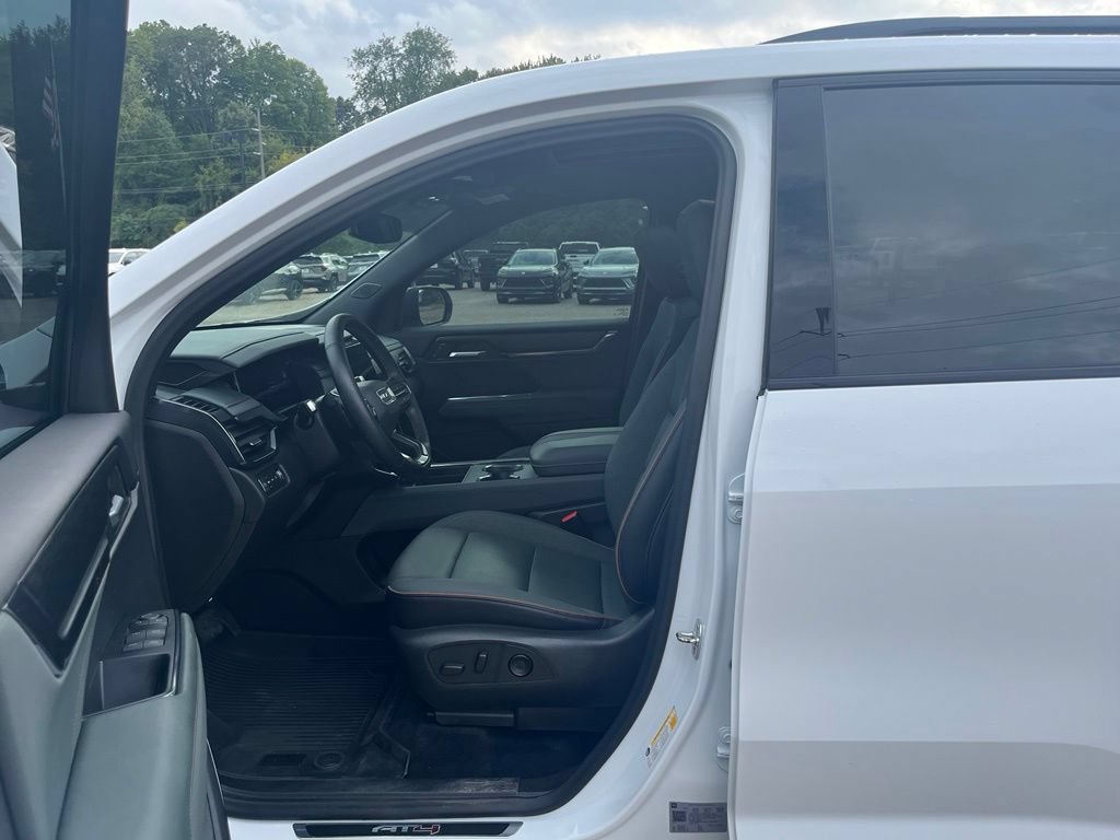 Used 2024 GMC Acadia AT4 w/ Luxury Package AWD/4WD image 17