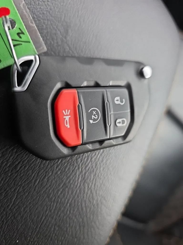 Used 2021 Jeep Wrangler Unlimited Sahara AWD/4WD image 33
