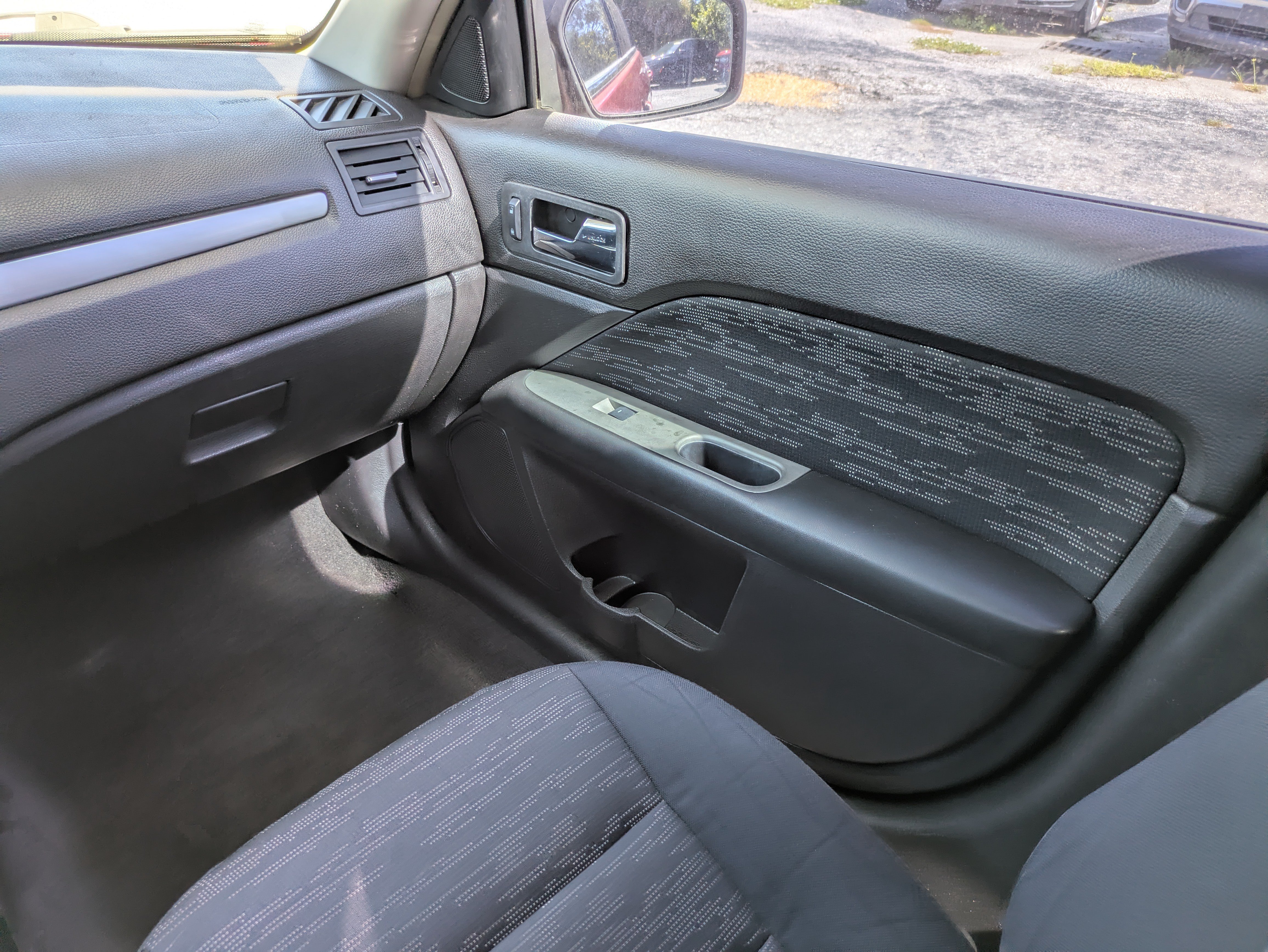 Used 2010 Ford Fusion SE FWD image 16