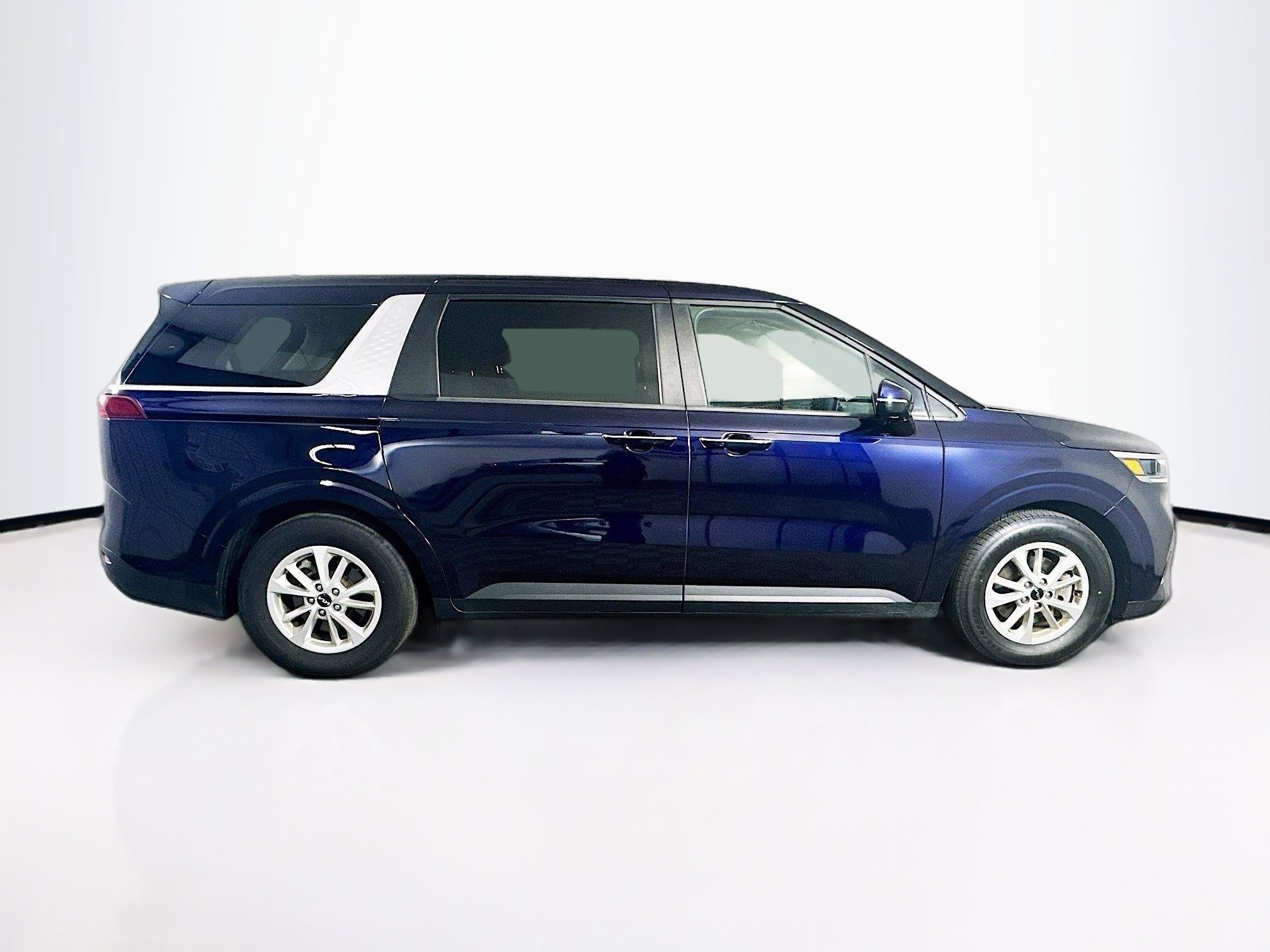 Used 2024 Kia Carnival LX image 10