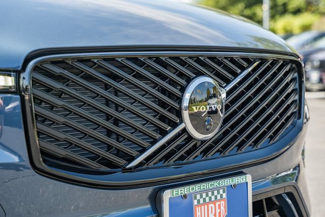New 2027 Volvo XC60 B5 Plus AWD/4WD image 12