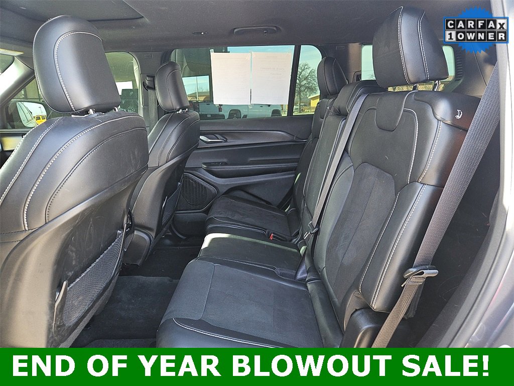 Used 2025 Jeep Grand Cherokee L Altitude image 11