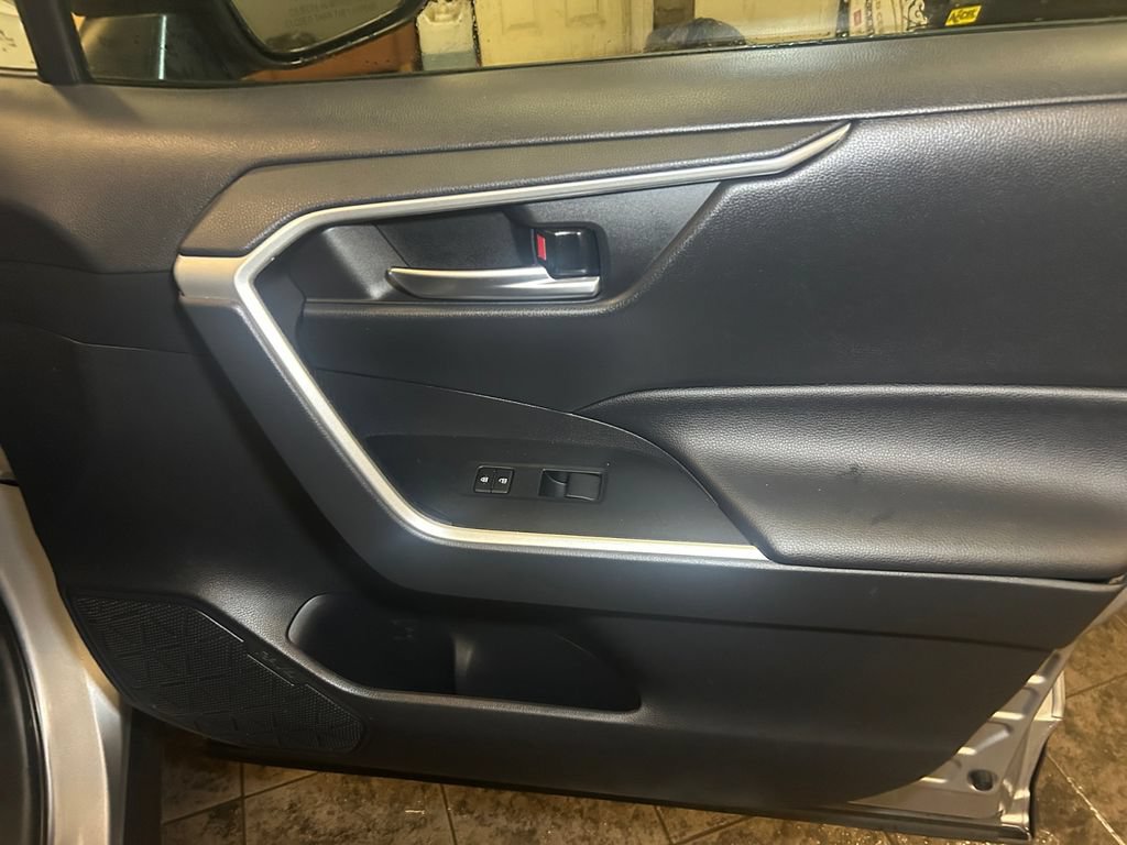Used 2019 Toyota RAV4 XLE w/ Convenience Package AWD/4WD image 17