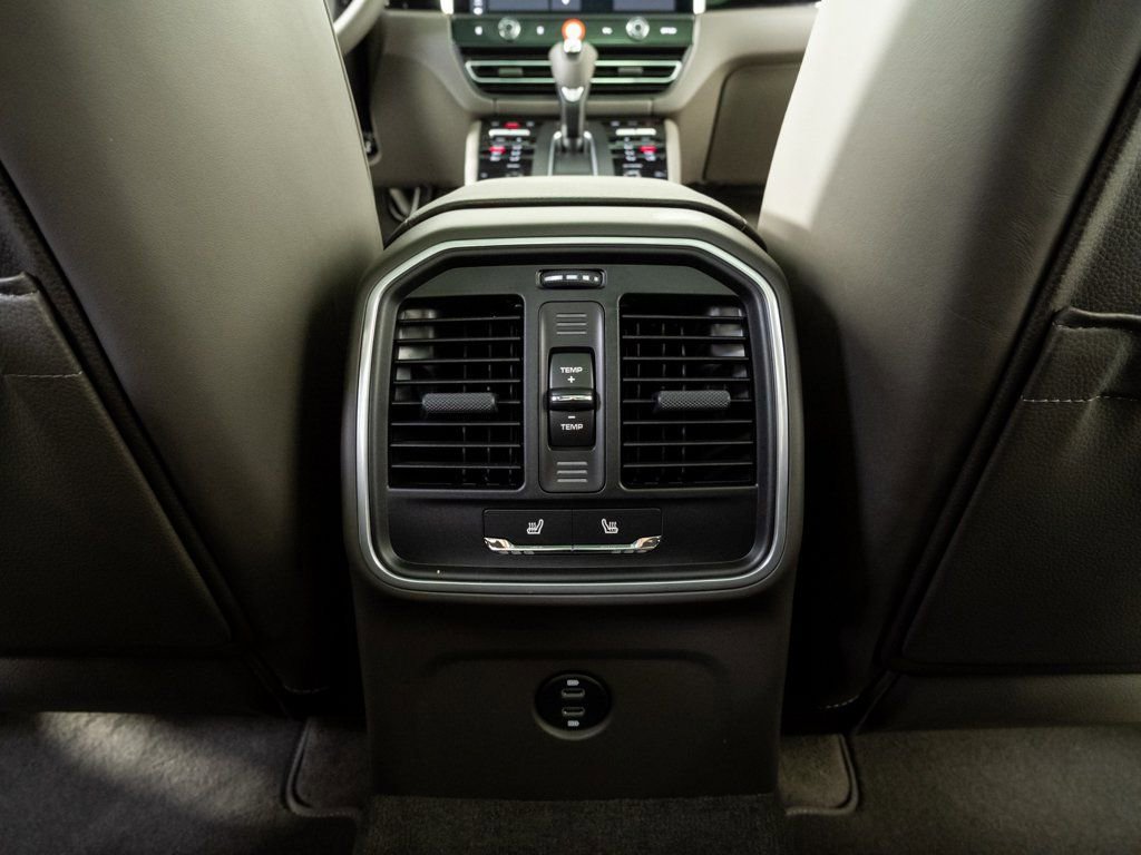 New 2026 Porsche Macan image 21