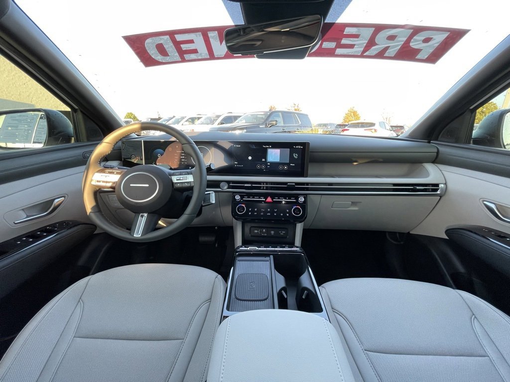 Used 2025 Hyundai Tucson Limited image 28