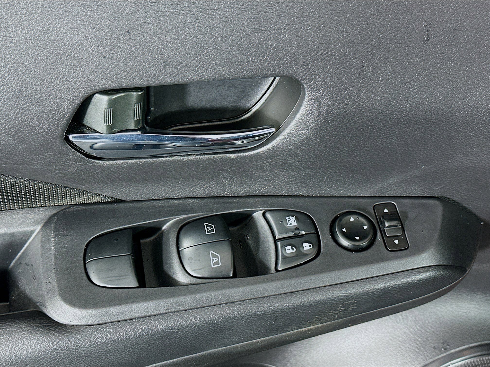 Used 2024 Nissan Kicks SV w/ Exterior Package image 15