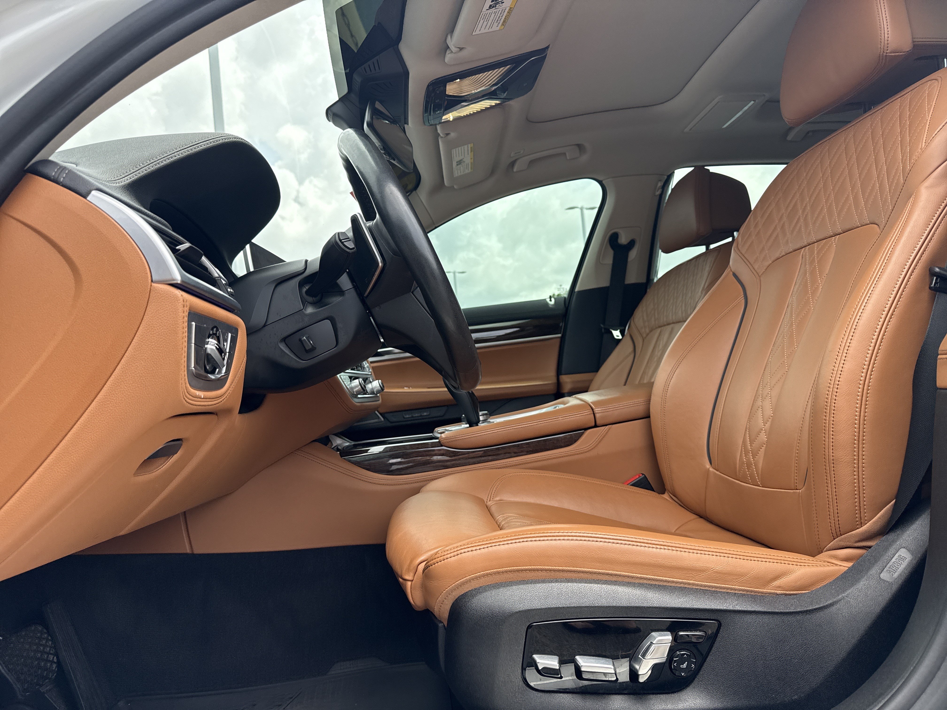 Used 2021 BMW 740i w/ Premium Package RWD image 16