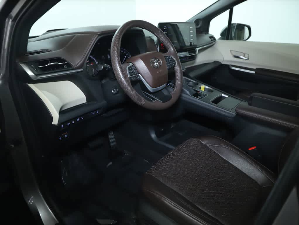 Certified 2022 Toyota Sienna Platinum AWD/4WD image 18
