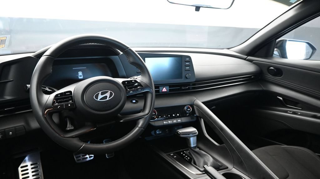 Certified 2025 Hyundai Elantra Sport FWD image 26