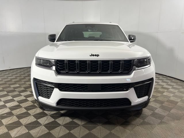 New 2026 Jeep Grand Cherokee Altitude AWD/4WD image 2
