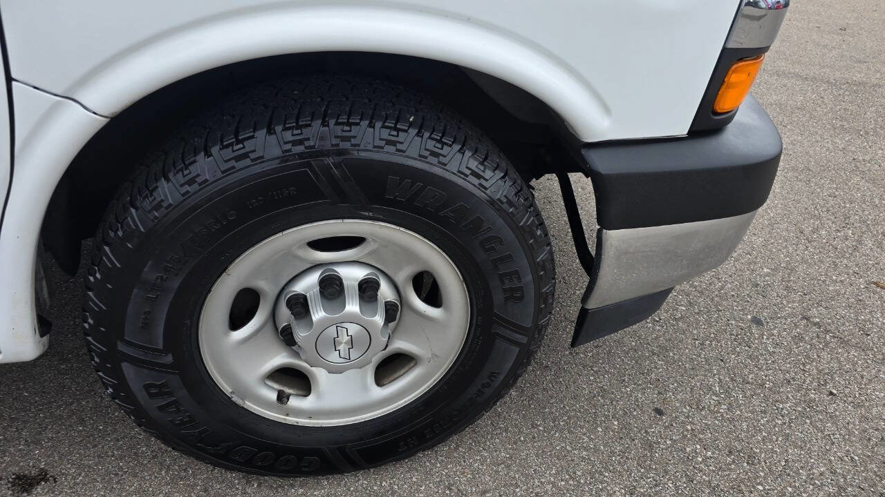 Used 2017 Chevrolet Express 3500 w/ Chrome Appearance Package image 48