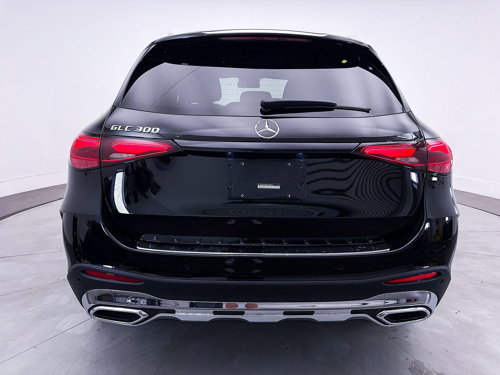 Used 2024 Mercedes-Benz GLC 300 w/ AMG Line image 16