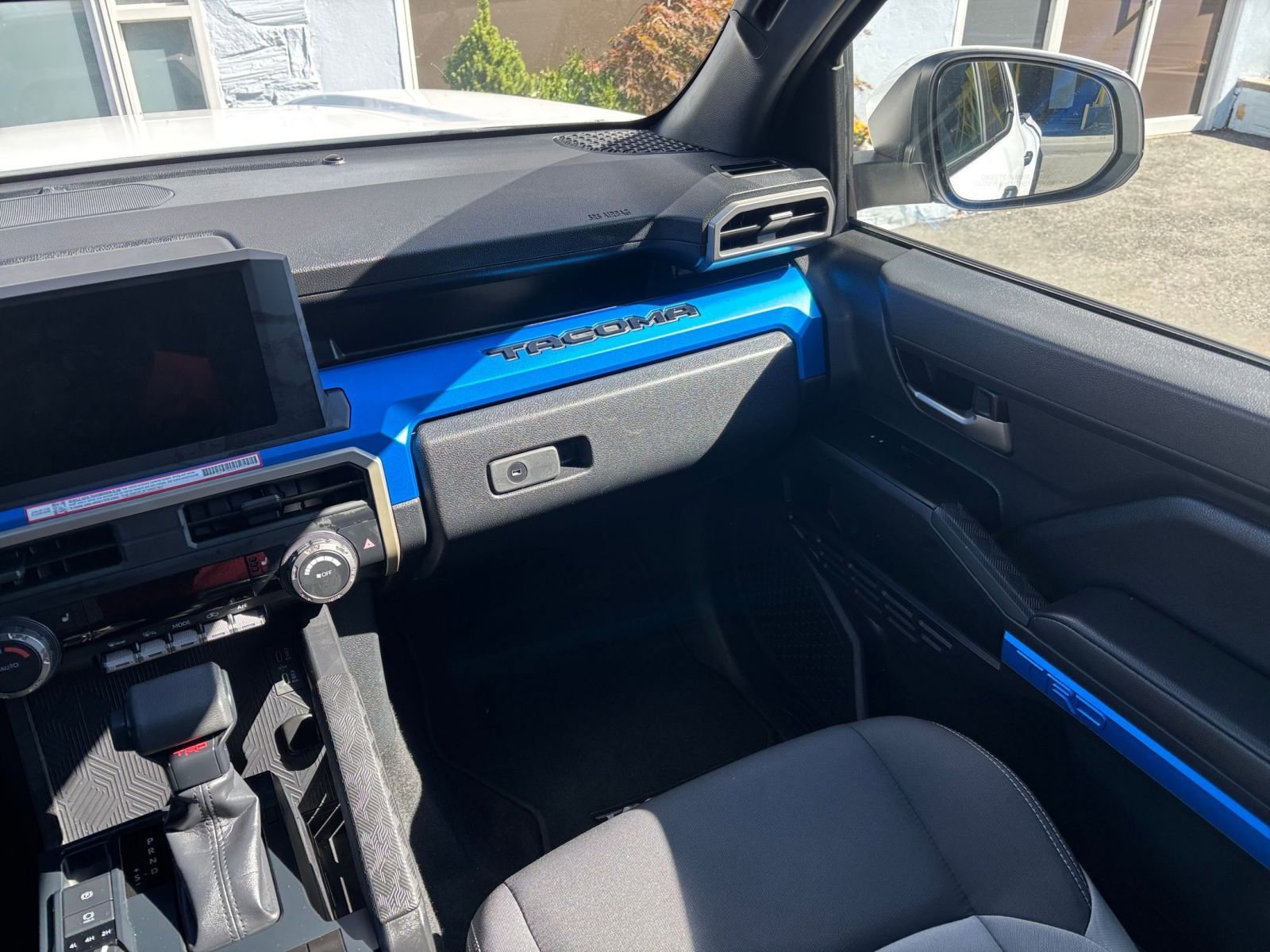 Used 2025 Toyota Tacoma TRD Off-Road image 31