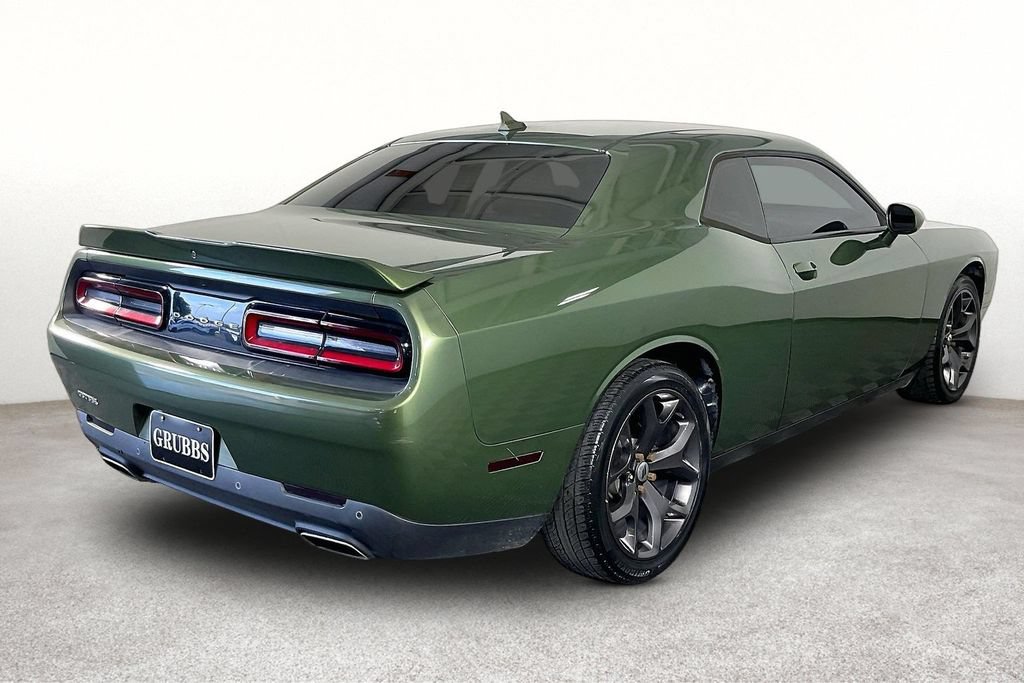 Used 2018 Dodge Challenger SXT Plus RWD image 4