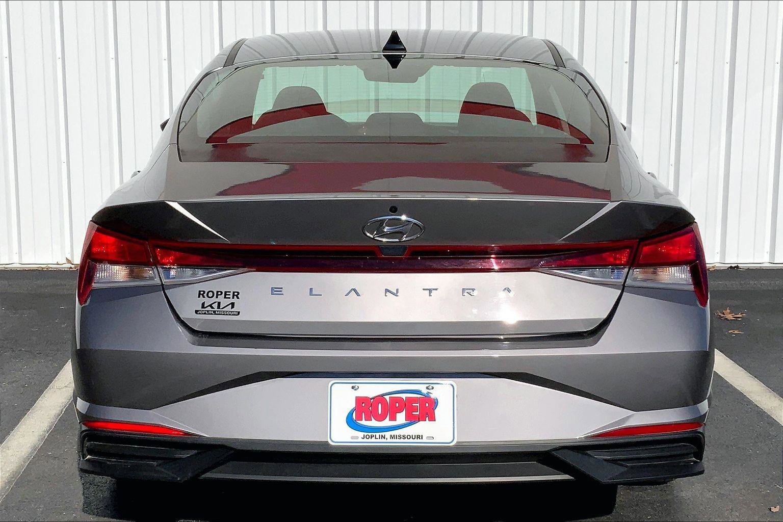 Used 2022 Hyundai Elantra SE w/ Cargo Package image 4
