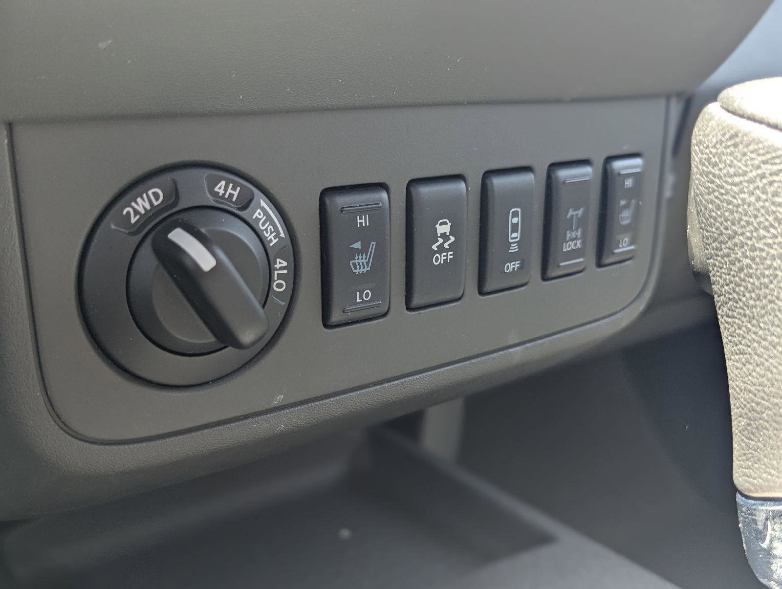 Used 2020 Nissan Frontier PRO-4X w/ Pro-4x Utility Package AWD/4WD image 29