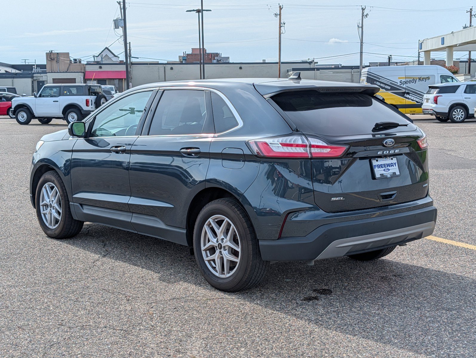 Used 2024 Ford Edge SEL w/ Convenience Package AWD/4WD image 3
