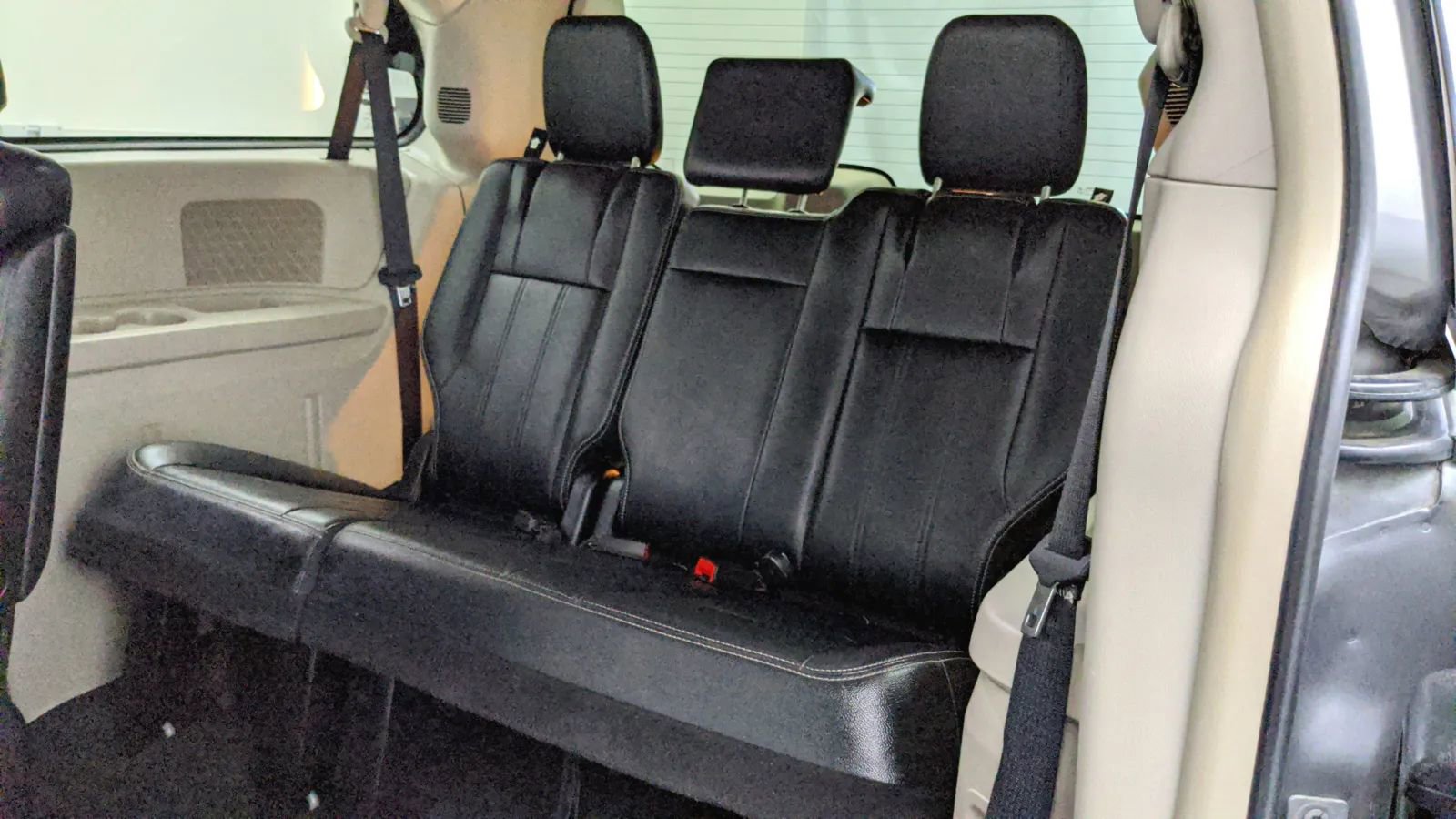 Used 2014 Chrysler Town & Country Touring image 25