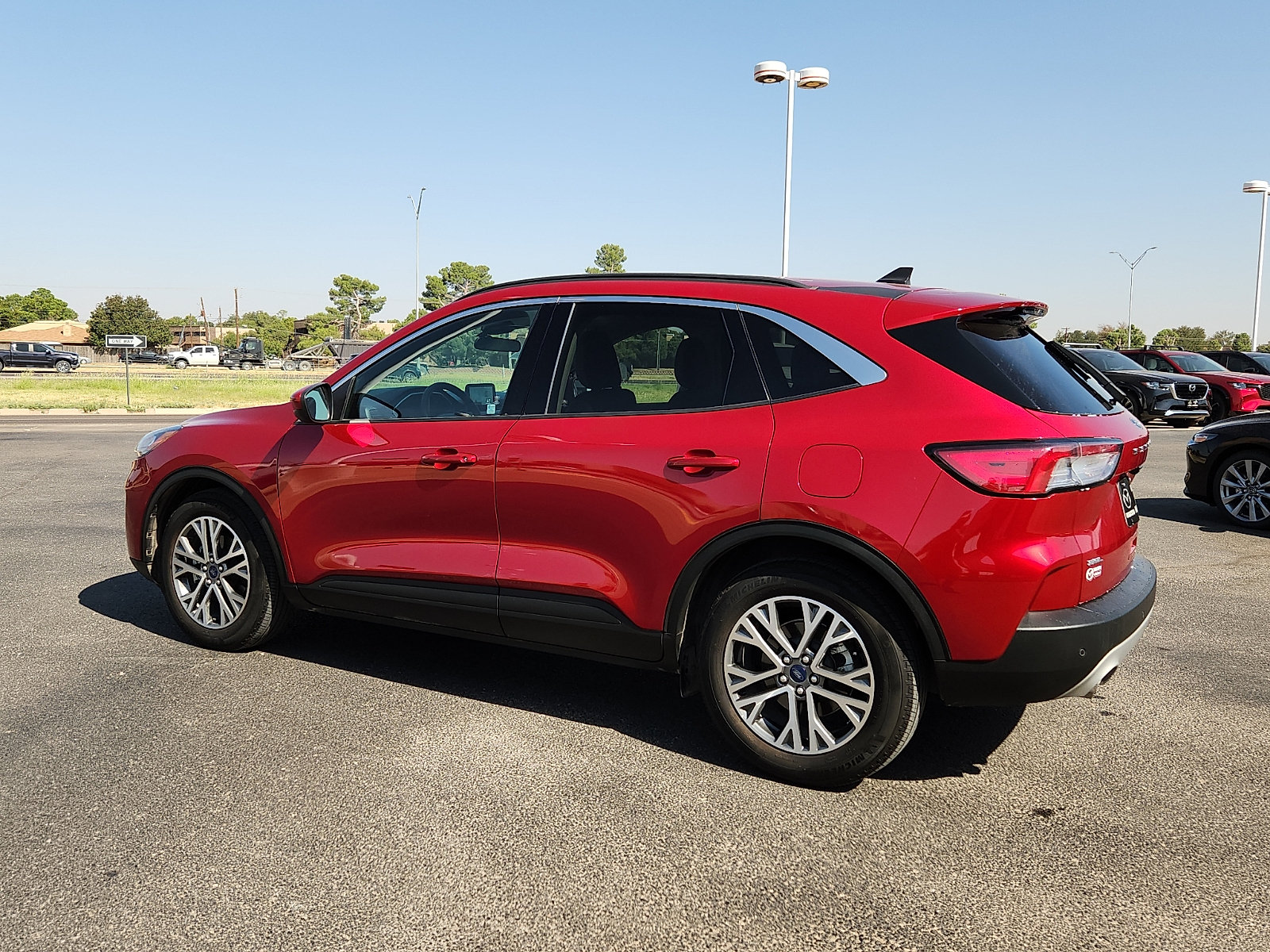 Used 2021 Ford Escape SEL w/ Technology Package FWD image 3