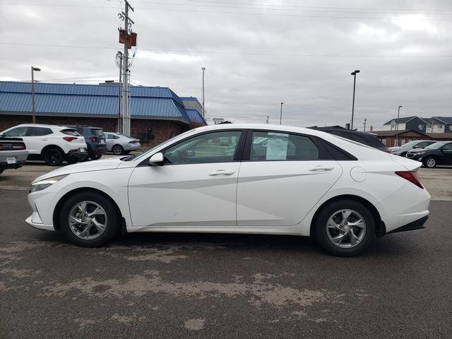 Used 2023 Hyundai Elantra SE w/ Winter Weather Package image 2