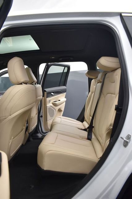 New 2026 Jeep Grand Cherokee Limited w/ Luxury Tech Group II image 8