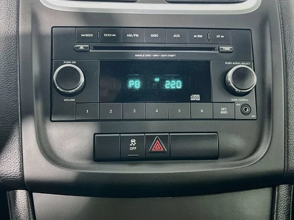 Used 2013 Dodge Avenger SE FWD image 13