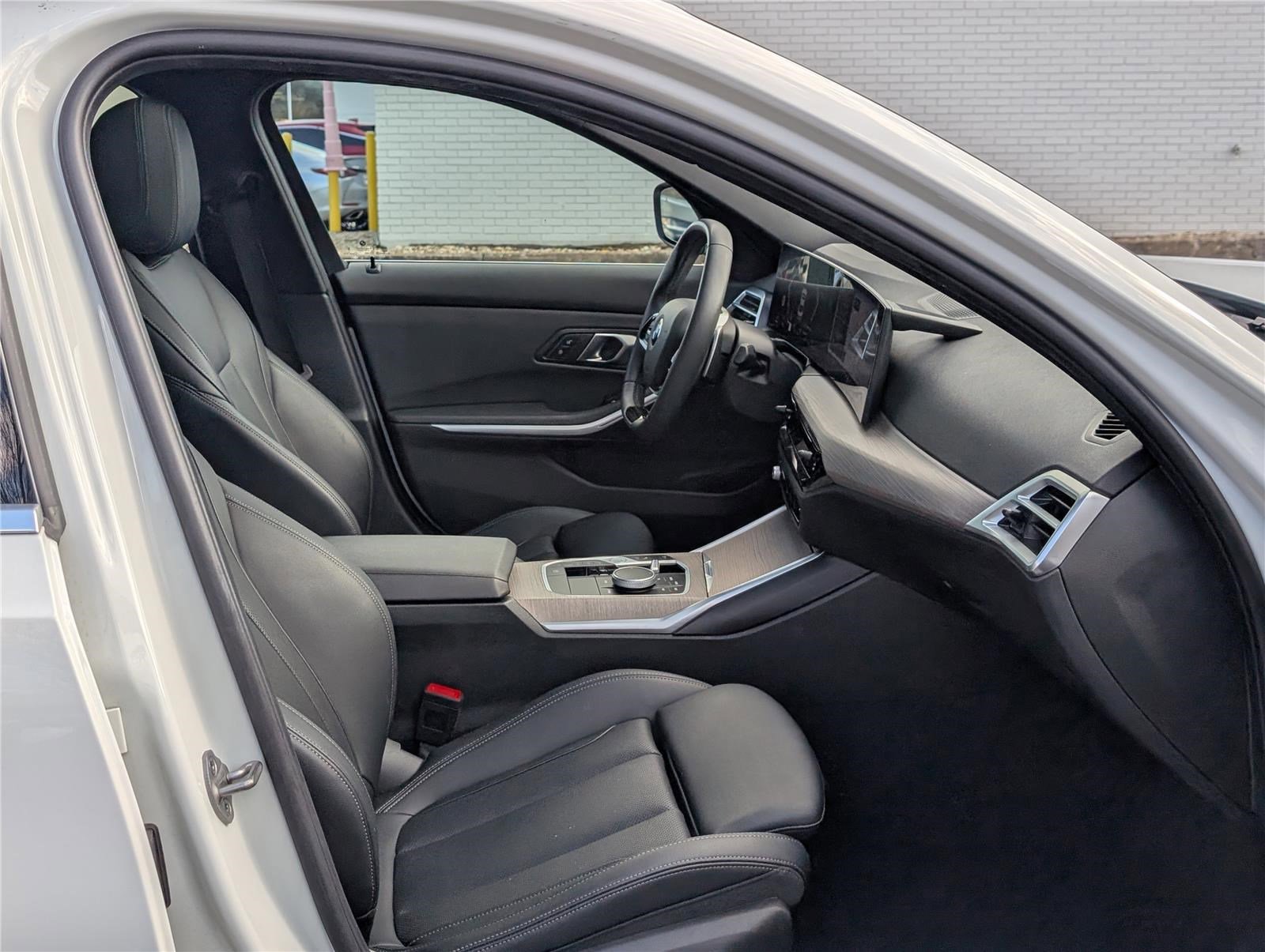 Used 2025 BMW 330i Sedan image 10