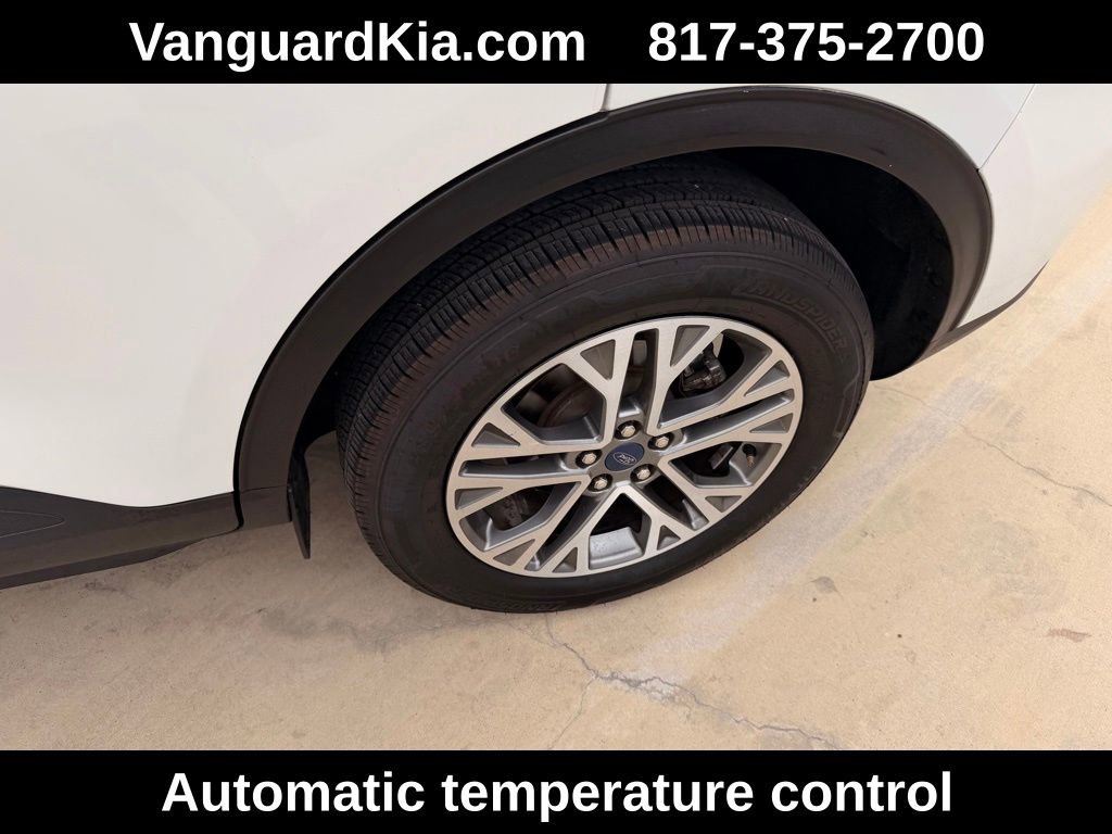 Used 2022 Ford Escape SEL image 9