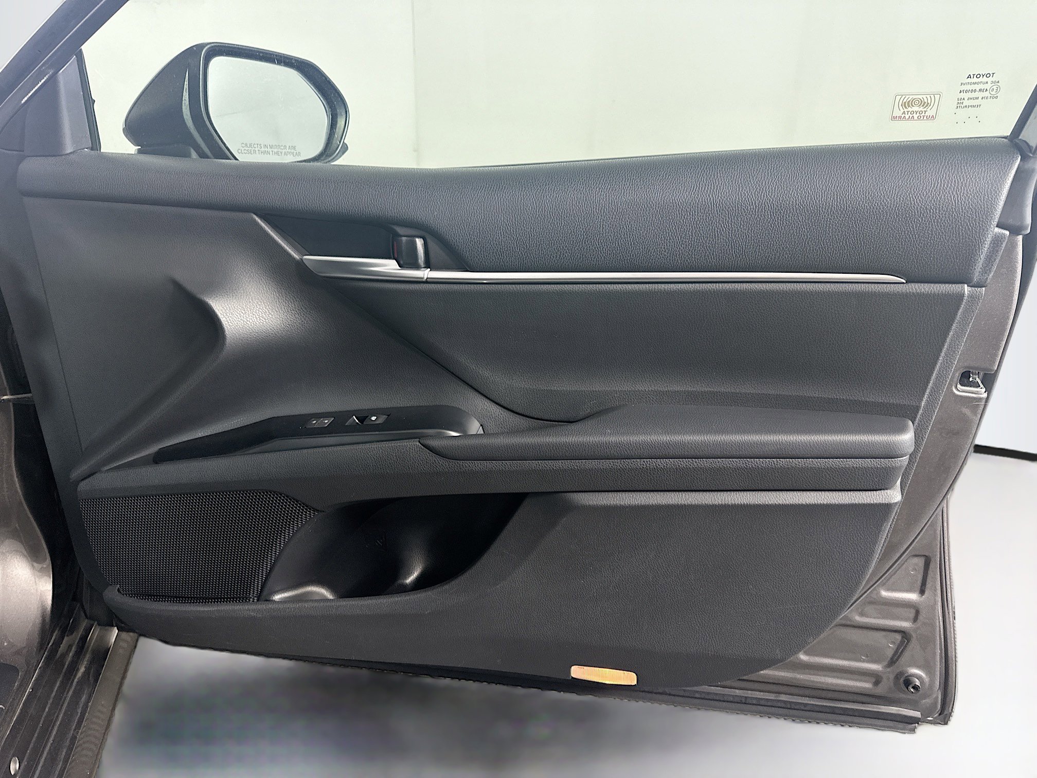 Used 2018 Toyota Camry LE image 31