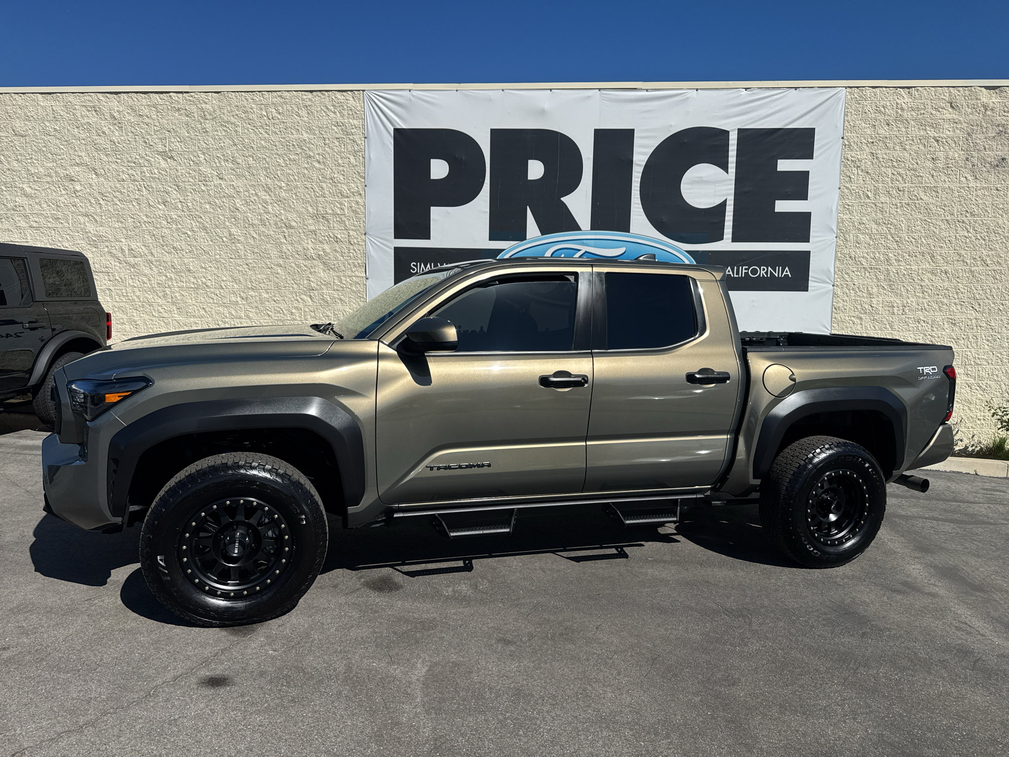 Used 2025 Toyota Tacoma TRD Off-Road AWD/4WD image 2