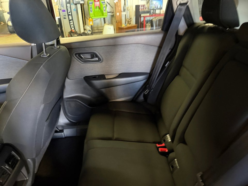 Used 2023 Nissan Rogue S AWD/4WD image 33