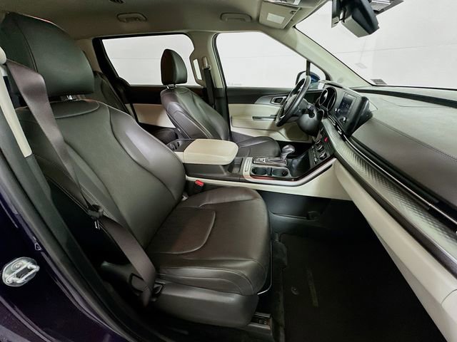 Used 2024 Kia Carnival LX image 28