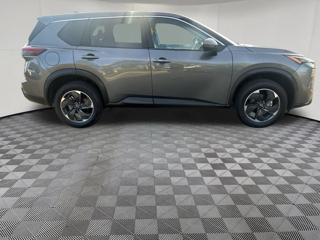 Used 2025 Nissan Rogue SV AWD/4WD image 8