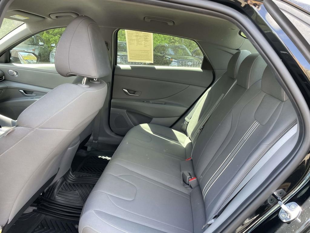 Used 2022 Hyundai Elantra Blue FWD image 10