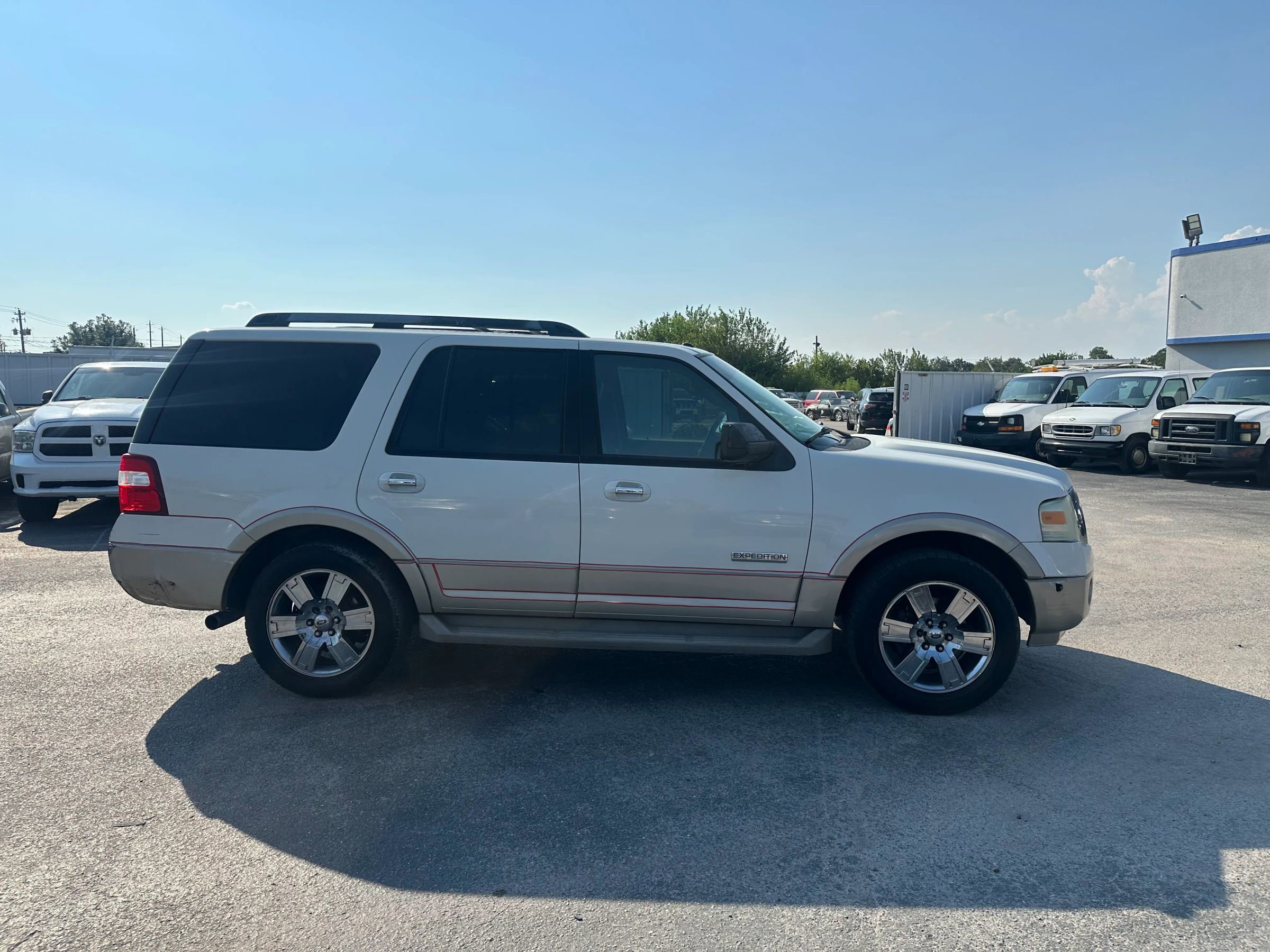 Used 2008 Ford Expedition Eddie Bauer image 4