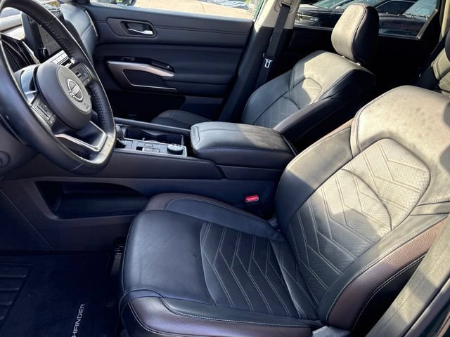 Certified 2025 Nissan Pathfinder Platinum AWD/4WD image 9