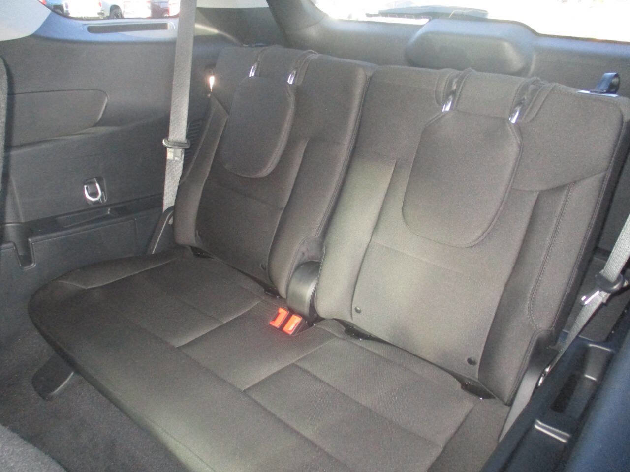 Used 2024 Ford Explorer XLT image 12