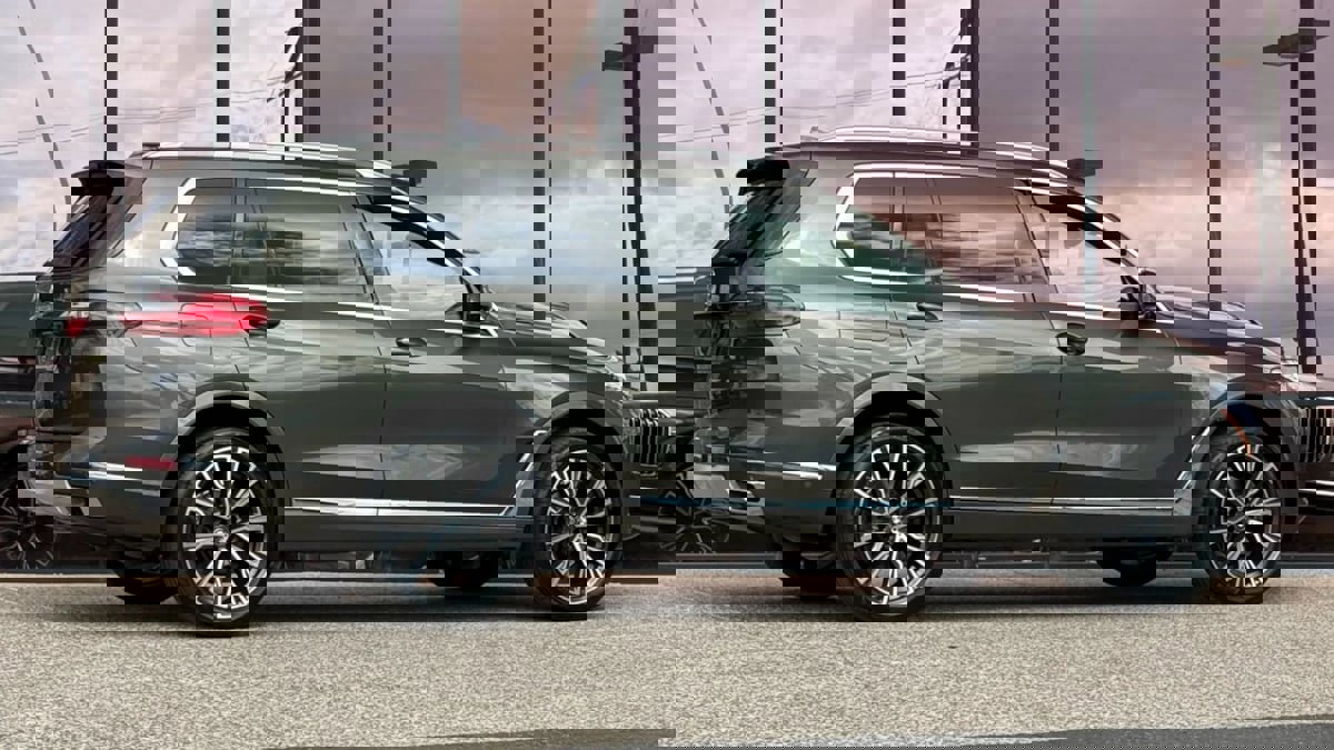 Used 2021 BMW X7 xDrive40i w/ Executive Package image 13