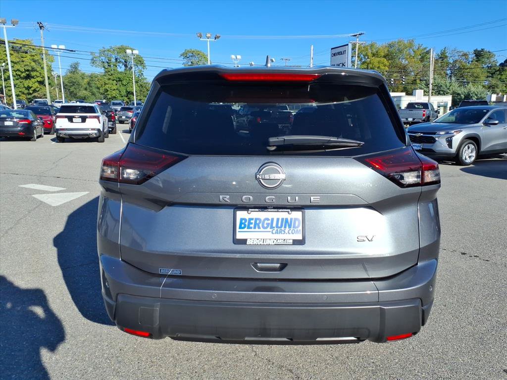Used 2024 Nissan Rogue SV FWD image 5