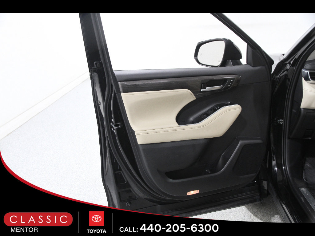 Certified 2025 Toyota Highlander Limited image 4