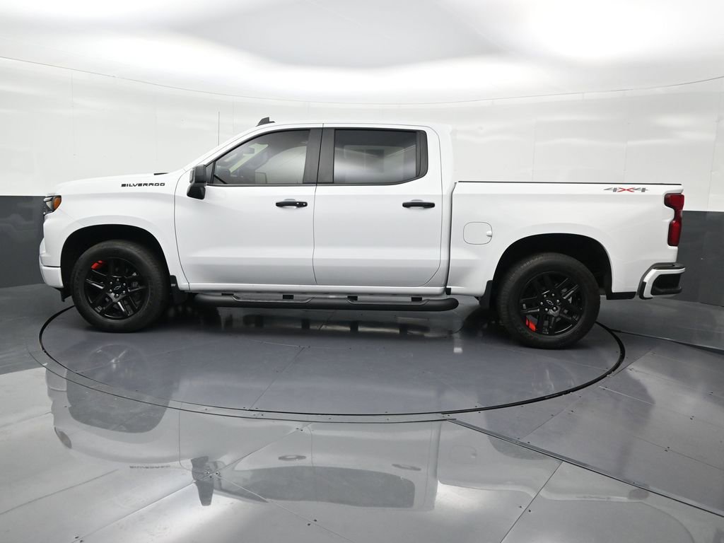 Used 2023 Chevrolet Silverado 1500 RST w/ Redline Edition AWD/4WD image 2