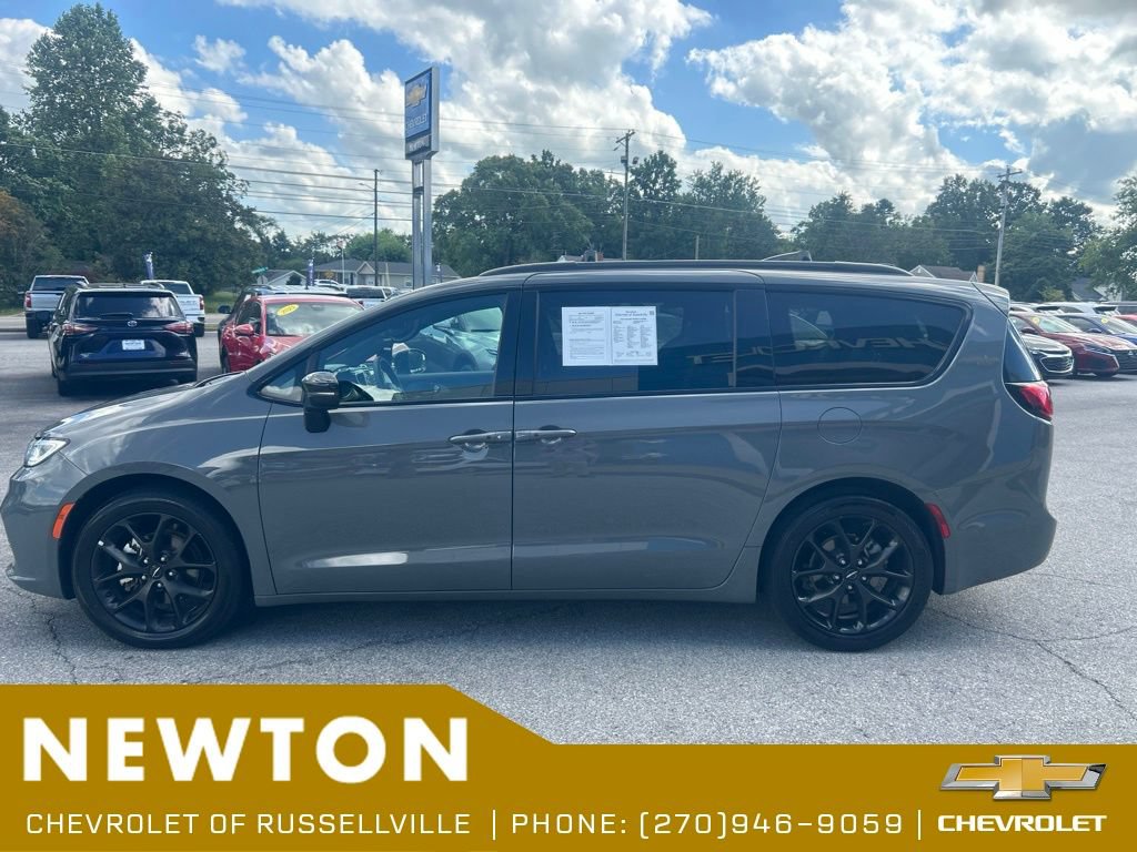 Used 2025 Chrysler Pacifica Limited FWD image 40