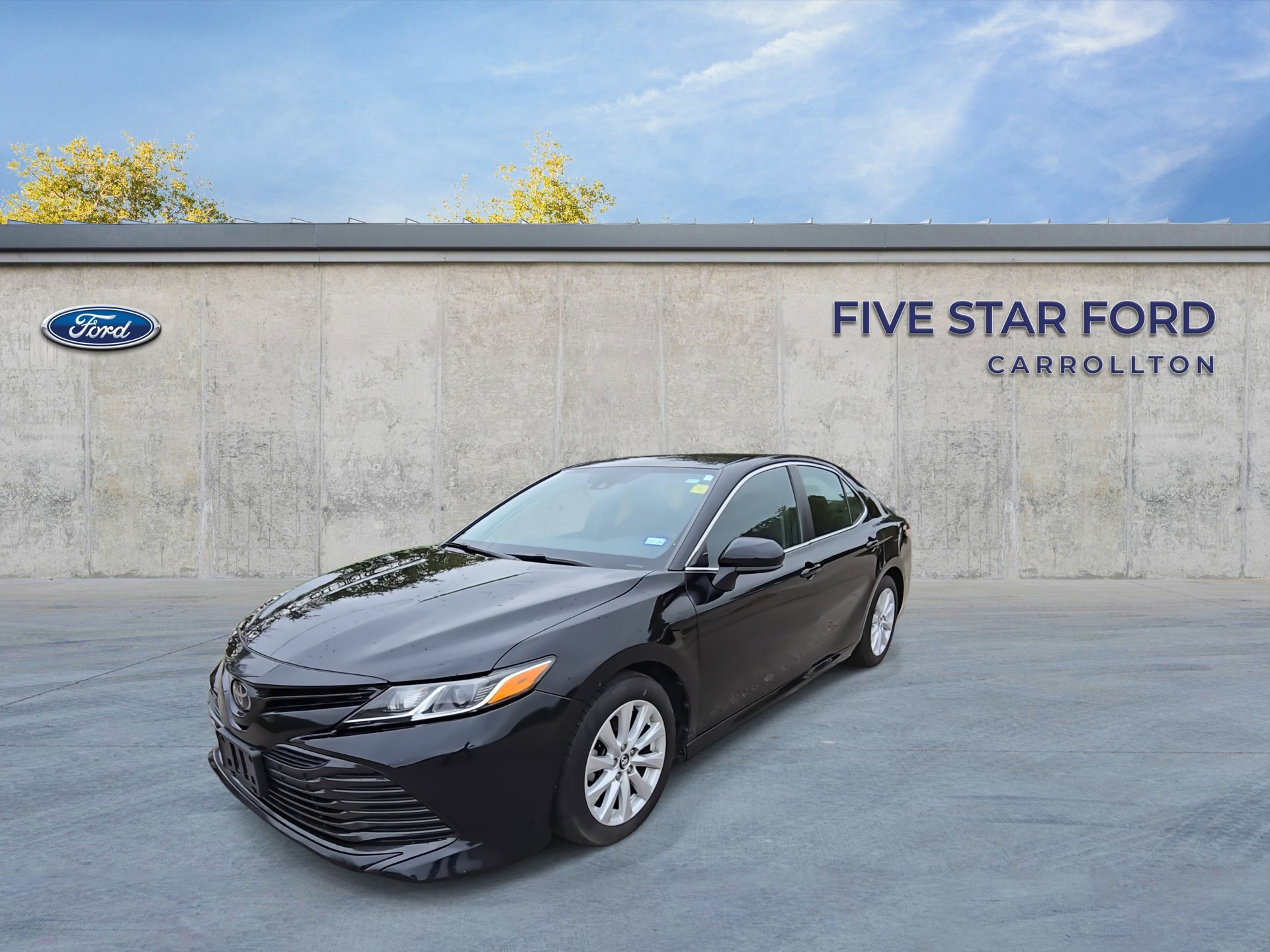 Used 2020 Toyota Camry LE image 4