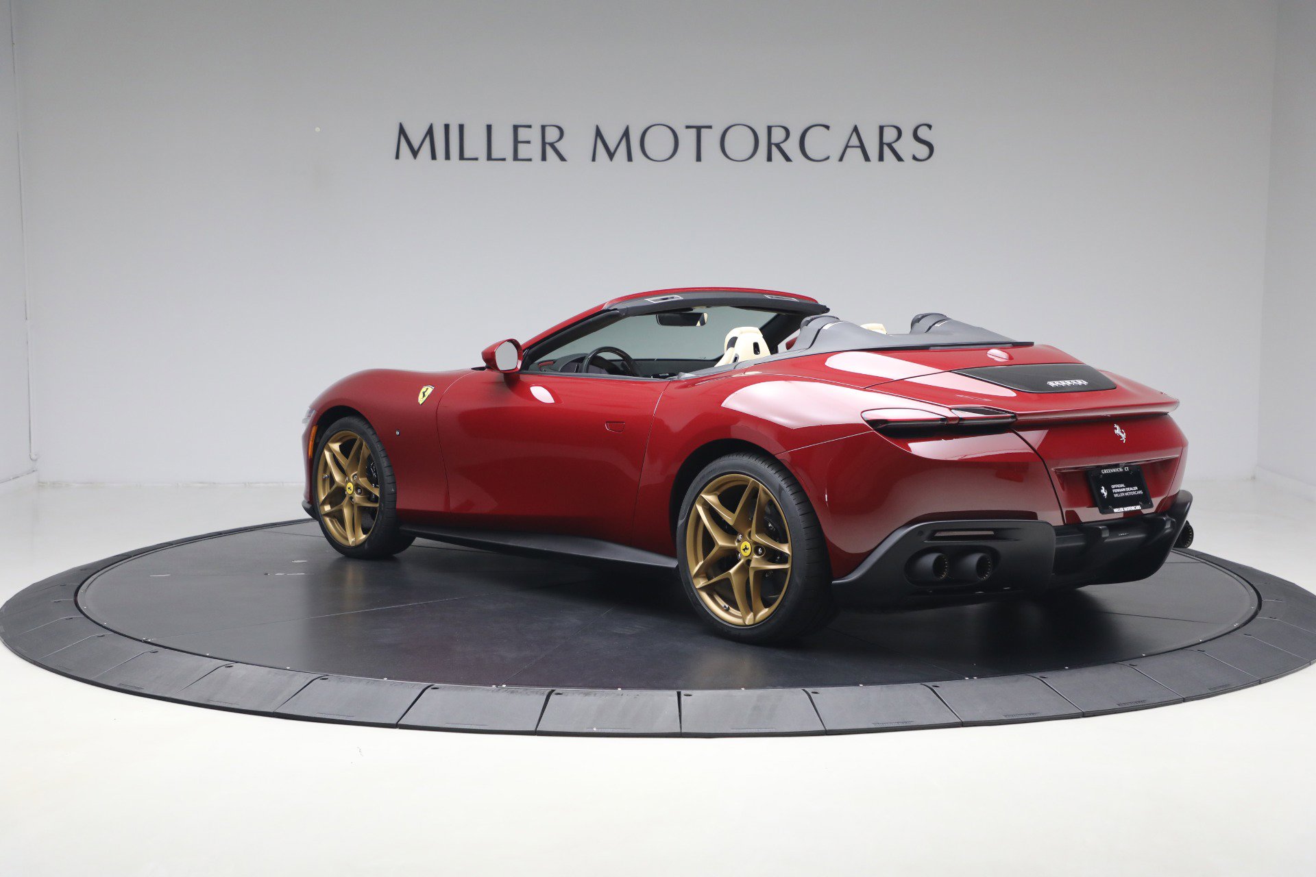 Certified 2025 Ferrari Roma Spider RWD image 6