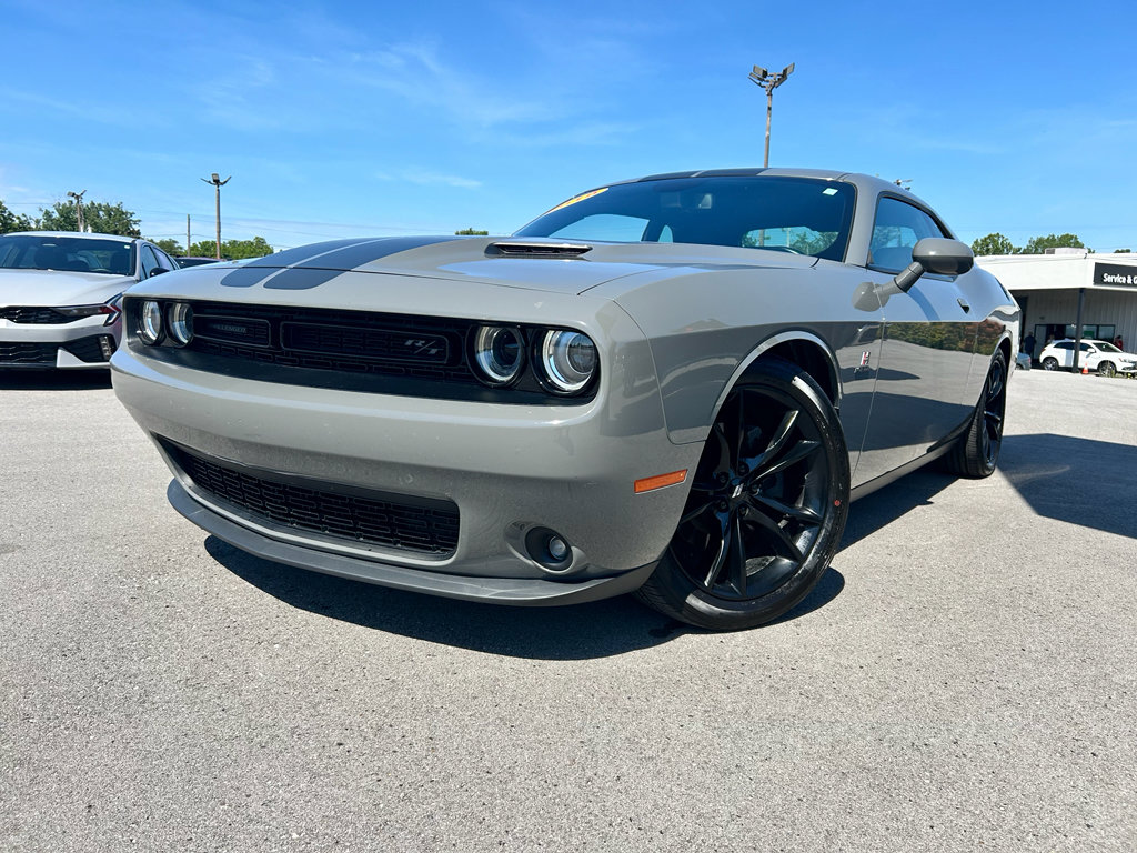 Used 2018 Dodge Challenger R/T w/ Blacktop Package RWD image 2